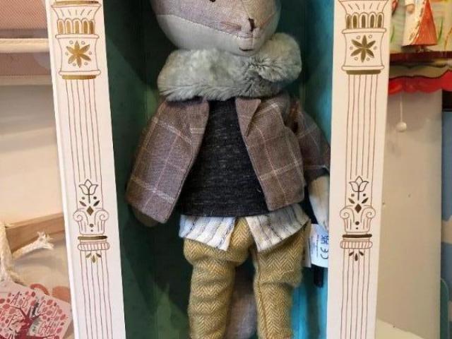 Poupées et peluches disponibles dans votre boutique Le p'tit rêve